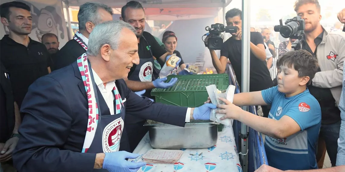 Küçükçekmece belediyesi ve küçükçekmece trabzonlular derneği iş birliği ile gerçekleştirilen trabzon günleri başladı.