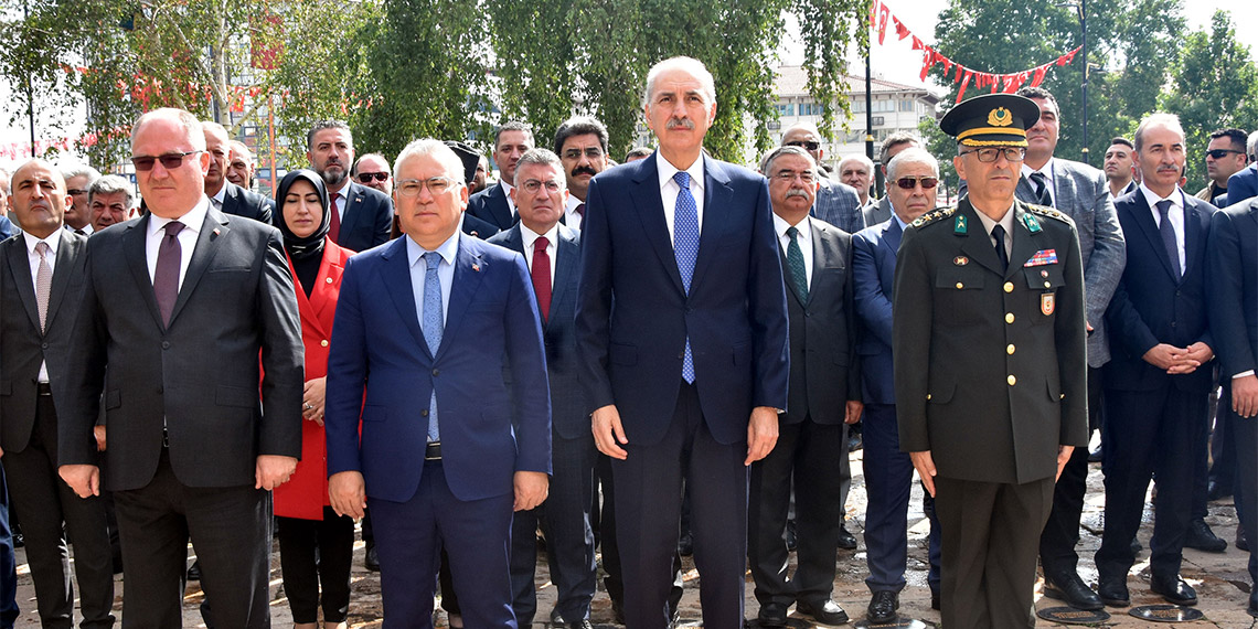 Türkiye'nin bir tane ekseni vardır, o da kendi eksenidir