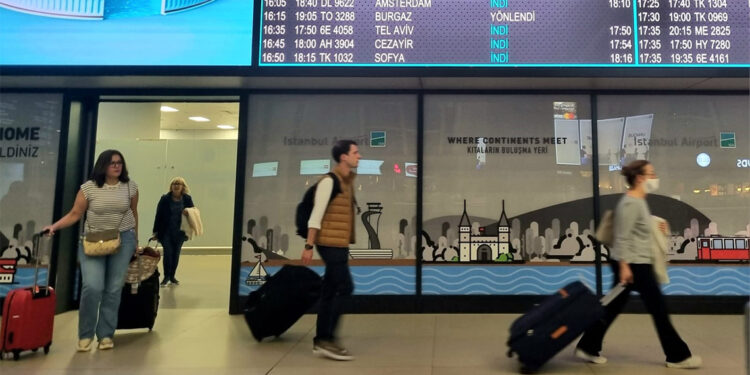 Elektrik yüklü bulutlar nedeniyle hava ulaşımı aksadı