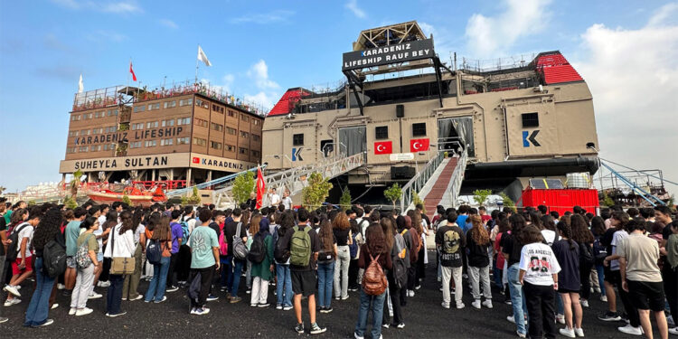 Rauf Bey Gemisi'nde ilk ders zili çaldı
