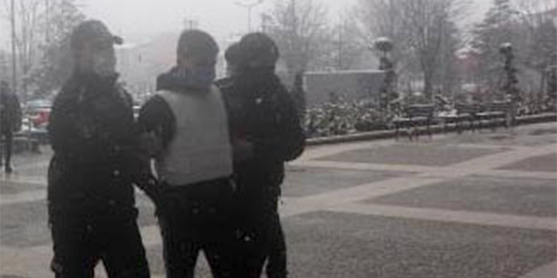 Mahkemede oğlunun katili Pişmanım dedi, anne Meryem Ay, “Senin pişmanlığın benim oğlumu geri getirmez” diyerek tepki gösterip, gözyaşı döktü.