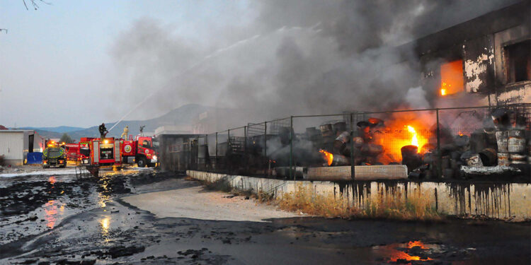 Yanan atık dönüşüm tesisinde tehlikeli gaz değerine rastlanmadı