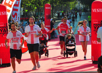 Manisa'da Manisa Büyükşehir Belediyesi ve Manisa Organize Sanayi Bölgesi işbirliğiyle ikinci kez düzenlenen Uluslararası Vestel Manisa Yarı Maratonu tamamlandı.