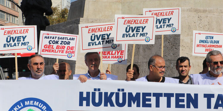 Memur emeklilerinden zam talebi