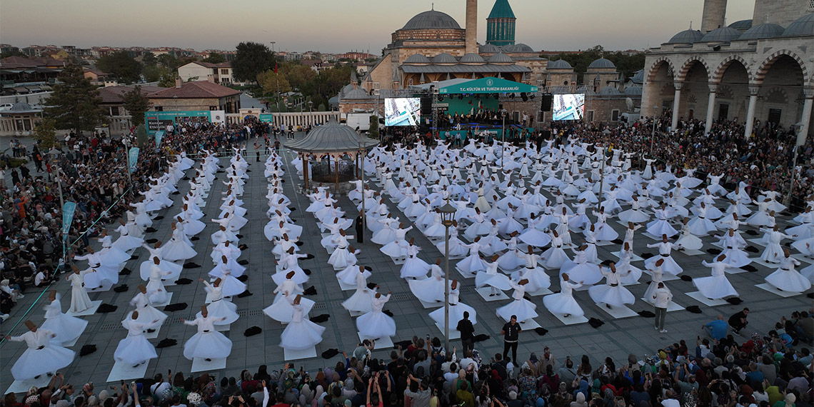 Mevlana'nın doğum yıldönümünde 250 semazen gösteri yaptı