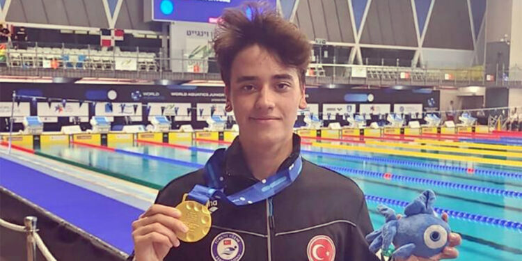 Milli yüzücü Kuzey Tunçelli dünya şampiyonu oldu