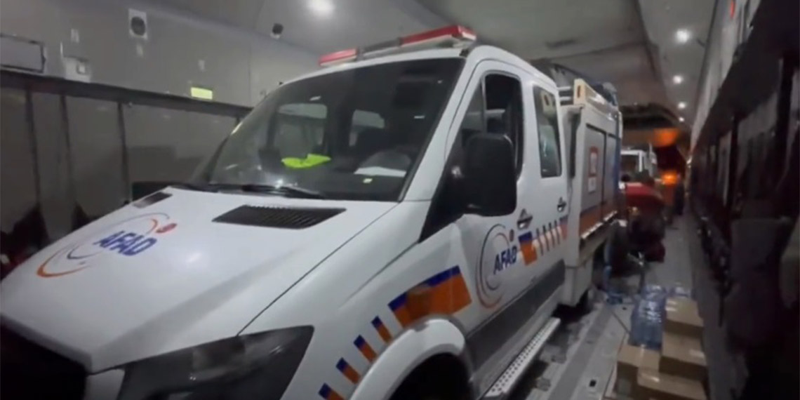 Arama-kurtarma ekiplerini Libya'ya taşıyacak ilk uçak hareket etti