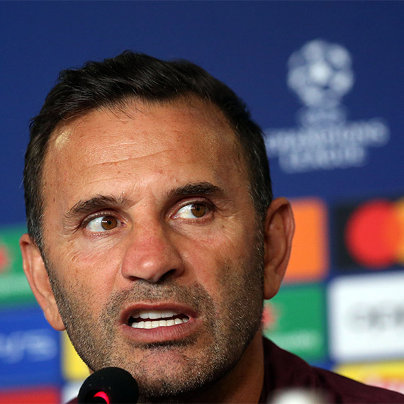 Galatasaray Teknik Direktörü Okan Buruk, “Galatasaray olarak tek hedefimiz bu gruptan çıkabilmek. Her maç zor olacak. Dışarıdan çok fazla puan hesabı yapılıyor. 6 tane çok önemli maçımız var. Her maç aynı önemde. Burada olmanın keyfine varmamız gerekiyor” dedi.