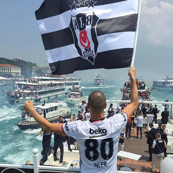 Futbolu beşiktaş'ta bırakmak istiyorum