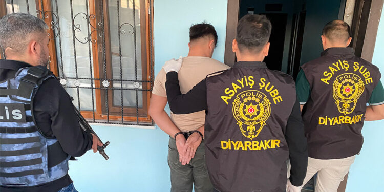 Özel vana düzeneğiyle petrol hırsızlığı; 8 gözaltı