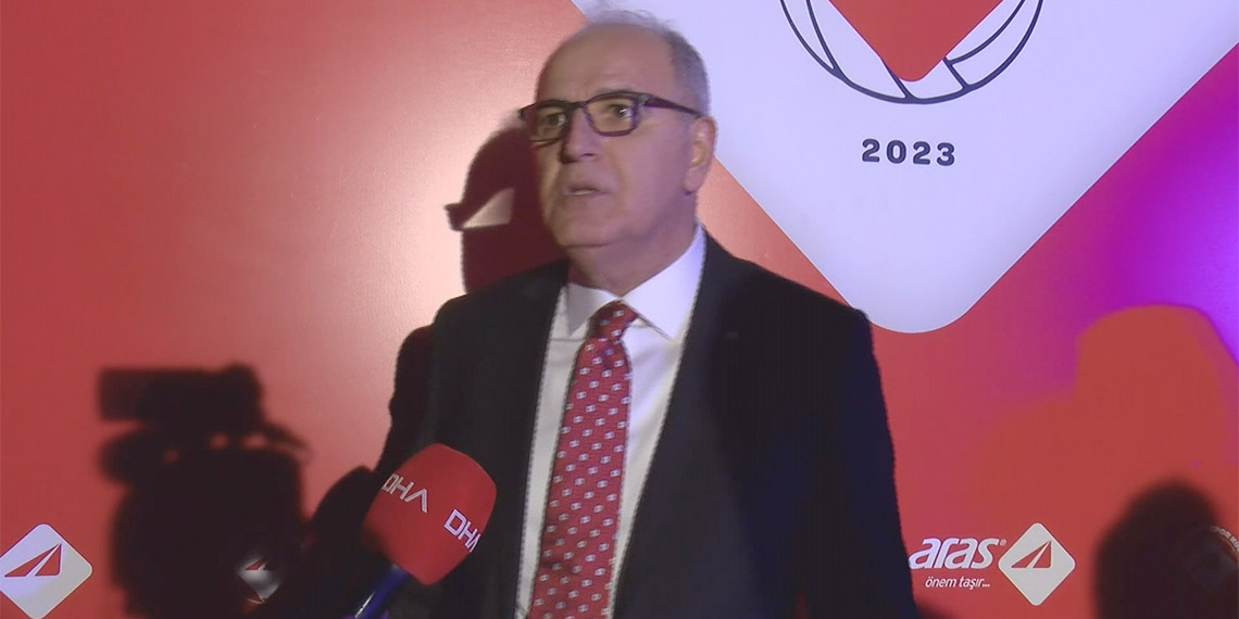 Türkiye Voleybol Federasyonu (TVF) Başkanı Mehmet Akif Üstündağ, "Olimpiyat elemelerinde ilk 2 sıraya giren ülkeler direkt katılım hakkı elde edecek. Biz öncelikle ilk 2'de kalmak istiyoruz. Hatta namağlup 17'de 17 yaptığımız süreci 22'de 22 yaparak bu sezonu kapatmak istiyoruz" dedi.