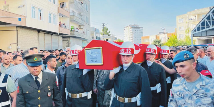 Şehit uzman çavuş Yunus Özbek toprağa verildi