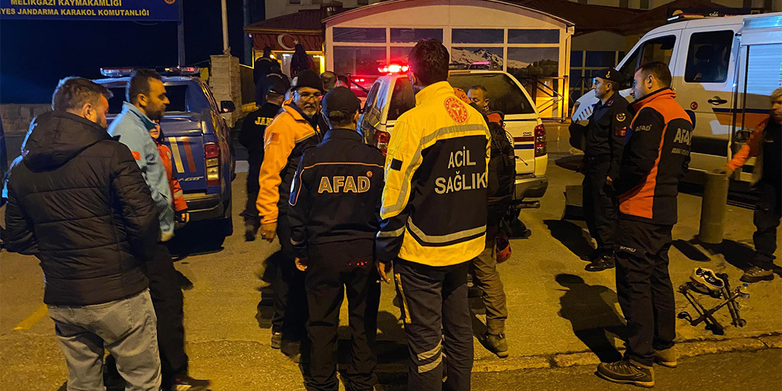 Kayseri'de, Erciyes Dağı'na izinsiz zirve tırmanışı yapan ve dağda mahsur kalan Polonyalı dağcı Daniels Baranowski'nin (29) kurtarılması için çalışma başlatıldı.