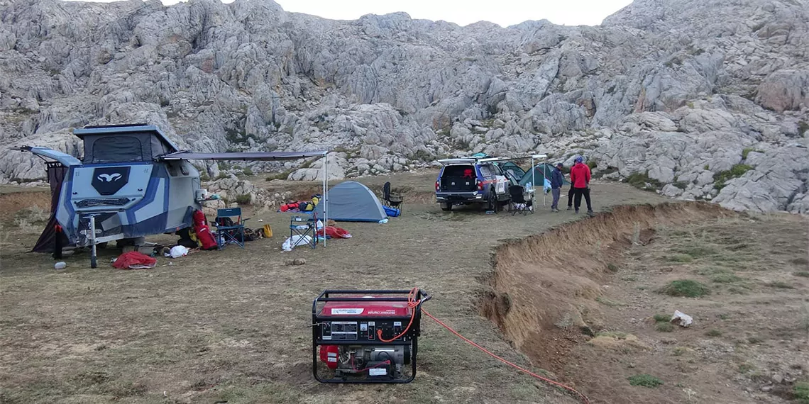 Rahatsızlandığı mağarada müdahale edilen abd'li araştırmacı ayağa kalktı; mark dicky'in, yaşadığı halsizlik durumunun ortadan kalkmasıyla ekipler birlikte yürüyerek mağaradan çıkması bekleniyor.