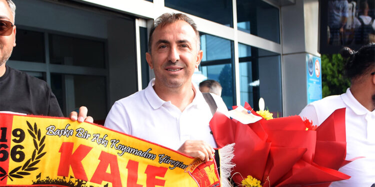 Ligde üst sıralar için mücadele etmek en büyük amacımız