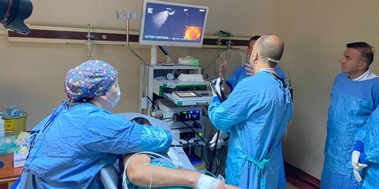 'Endoskopik ultrasonografi cihazı' eğitiminde hastalara teşhis koyuldu