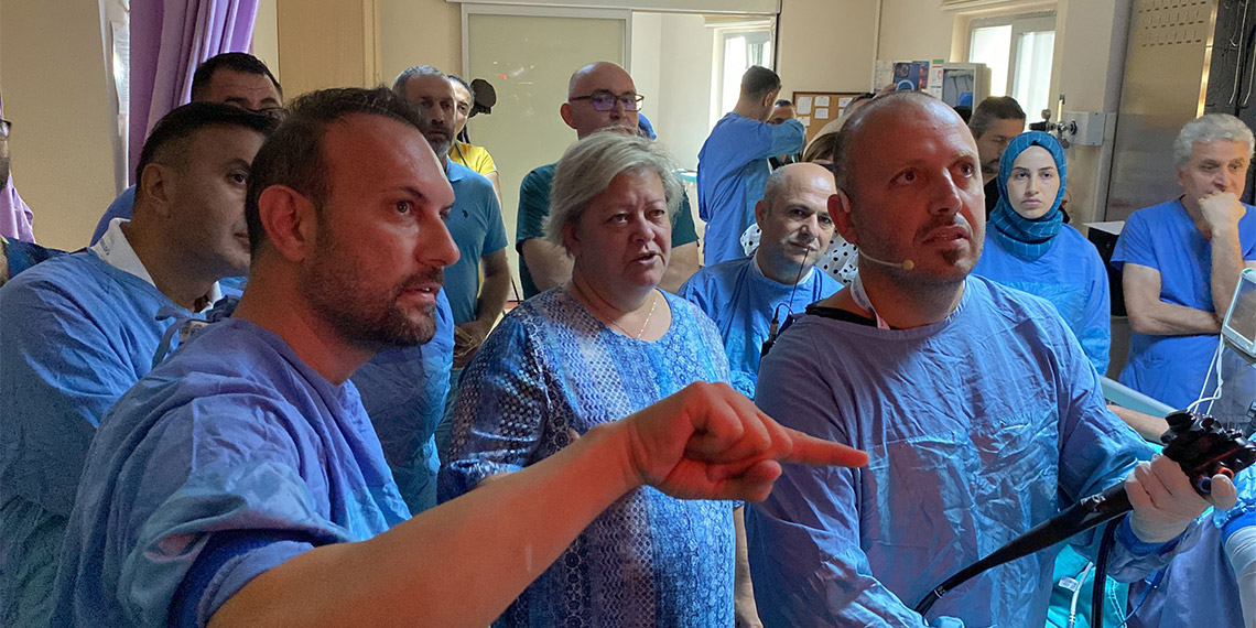 Rize’de Recep Tayyip Erdoğan Üniversitesi Tıp Fakültesi'nde 'endoskopik ultrasonografi cihazı' eğitimi verilirken hastalara da teşhis koyuldu.