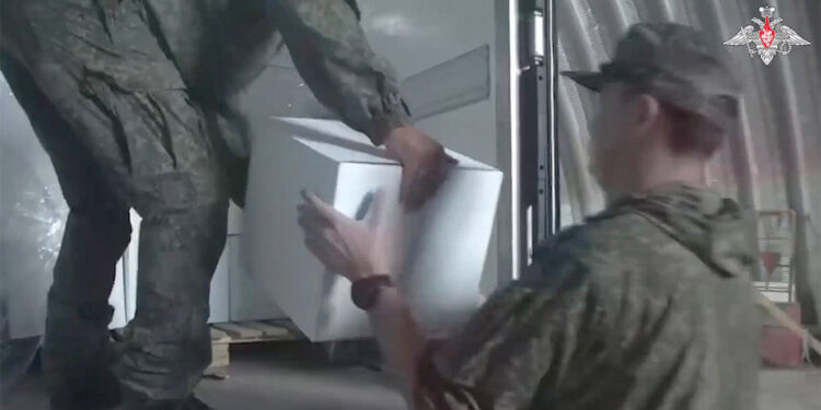 Rus barış güçleri Hankendi'ye yardım malzemesi ulaştırdı