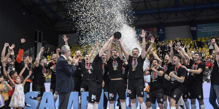 Beşiktaş kupasına kavuştu