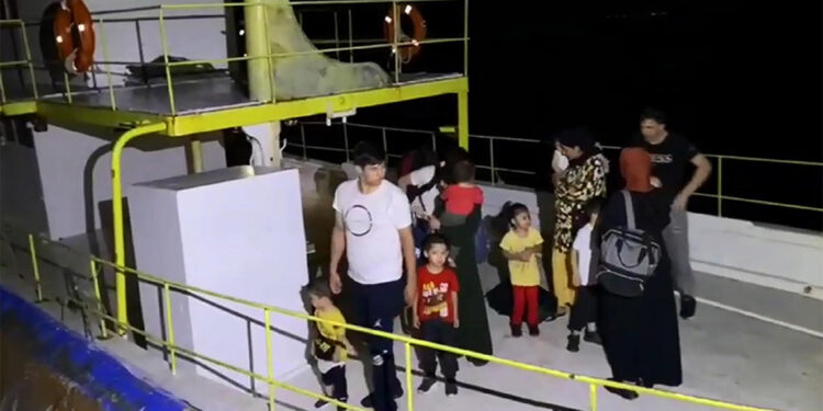 İtalya'ya gitmek isteyen 88 kaçak göçmen yakalandı
