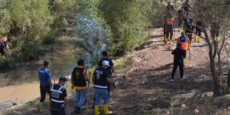 Selde kaybolan Asel bebeği arama çalışmaları sürüyor