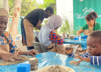 Senegal'de engelli ve down sendromlu çocuklara sanat atölyesi