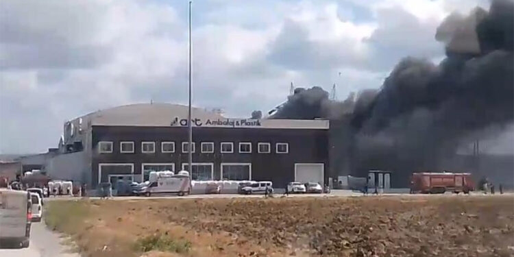 Silivri'de fabrikada yangın