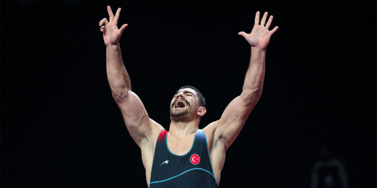 Taha Akgül dünya üçüncüsü oldu