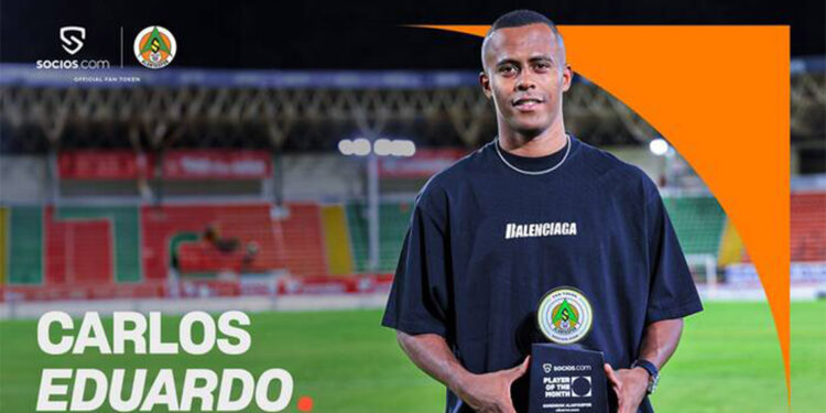 Carlos Eduardo ayın oyuncusu seçildi