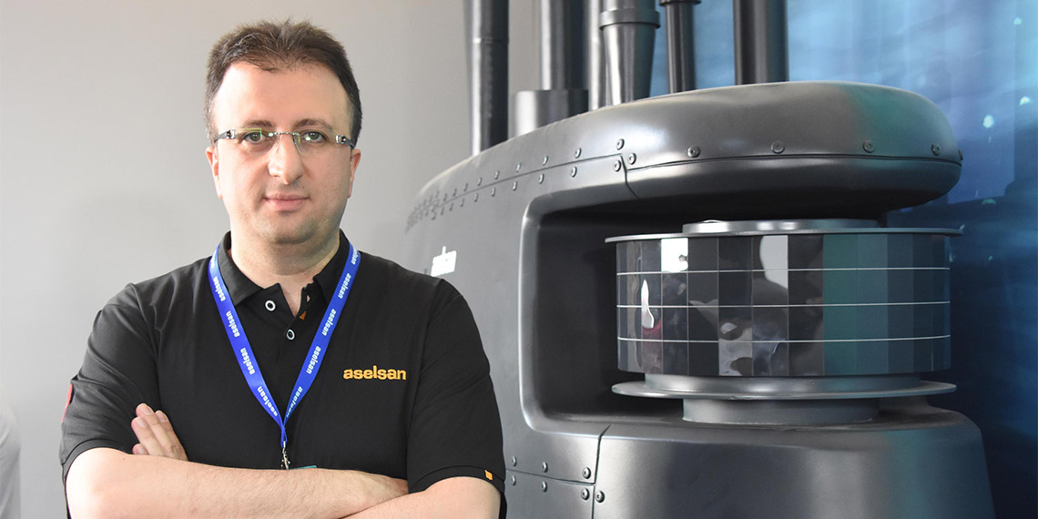 Havacılık, Uzay ve Teknoloji Festivali TEKNOFEST İzmir Çiğli Havalimanı'nda kapılarını ziyaretçilerine açtı. Milli teknoloji üretme ve geliştirme konusunda gençlerin ilgisinin artırılması hedeflenerek bu alanlarda çalışan binlerce gencin projesine destek olan TEKNOFEST'e sabahın erken saatlerinden itibaren ziyaretçiler gelmeye başladı. Festivalin resmi açılışı ise Sanayi ve Teknoloji Bakanı Mehmet Fatih Kacır'ın katılımıyla saat 13.00'de yapılacak.