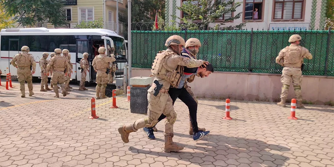 Terkinler çetesi lideri nazi terkin ile 2 oğlunun da olduğu 35 şüpheliden 16'sı tutuklandı, 9’u adli kontrol şartıyla, 19 kişi ise serbest bırakıldı.