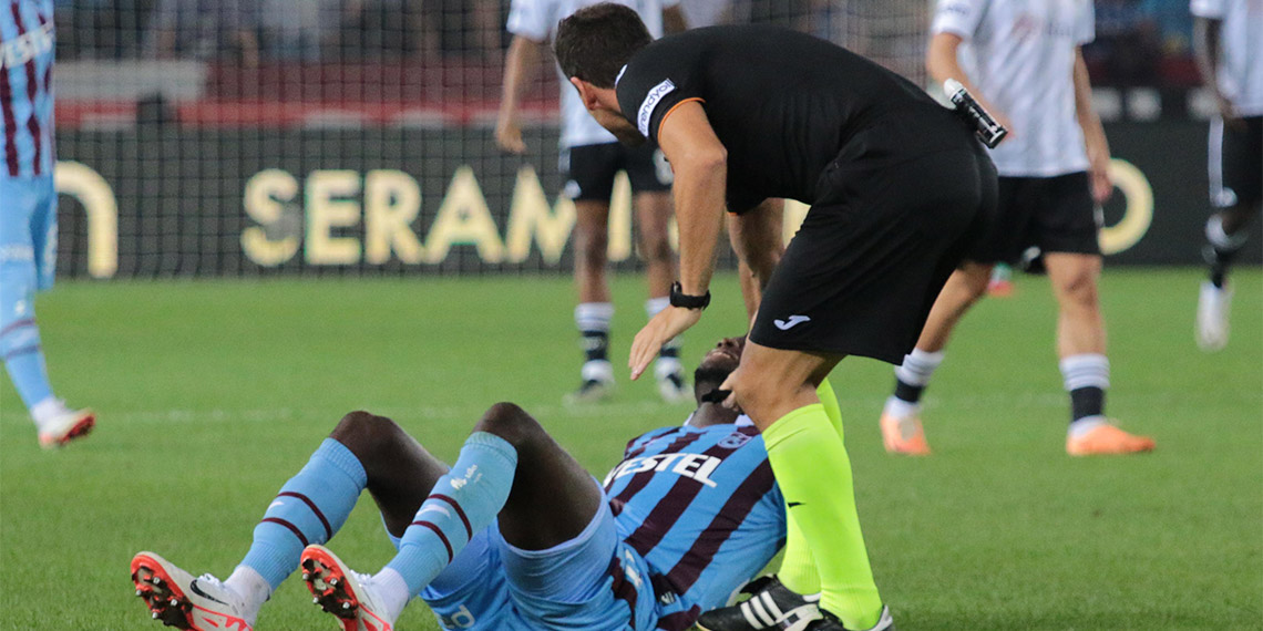 Süper Lig’in 5’inci haftasında Trabzonspor Beşiktaş'ı mağlup etti. Ekibin gollerini 29'uncu dakikada Onuachu, 41'inci dakikada Bakasetas ve 62'nci dakikada Visca kaydetti.