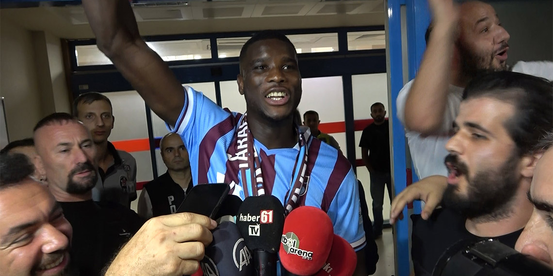 Trabzonspor’un prensip anlaşmasına vardığı Paul Onuachu, kente geldi. Nijeryalı oyuncu yaptığı açıklamada, “Bu arma için savaşmak, zor mücadeleyi verebilmek ve şampiyonluk için buradayım” dedi.