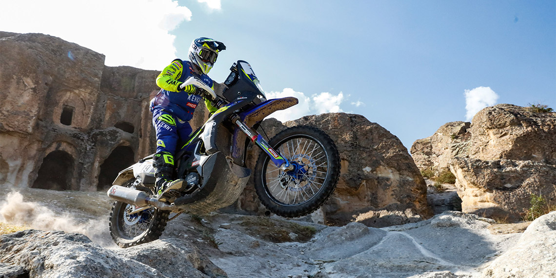 Samsun’dan 2 Eylül’de start alan TransAnatolia Rally Raid'de 5. gün geride kaldı. 17 il sınırından geçen, 13 ülkeden 122 yarışmacının katıldığı yarışın 4’üncü gününde Haymana kampından start alan sporcular günü Afyonkarahisar’da tamamladı.