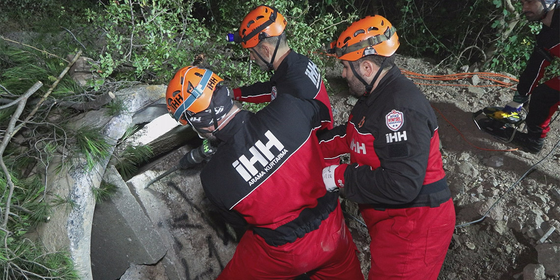 İstanbul İl Sağlık Müdürlüğü tarafından sağlık kurumlarındaki üst düzey yöneticilere deprem tatbikatı düzenlendi. 