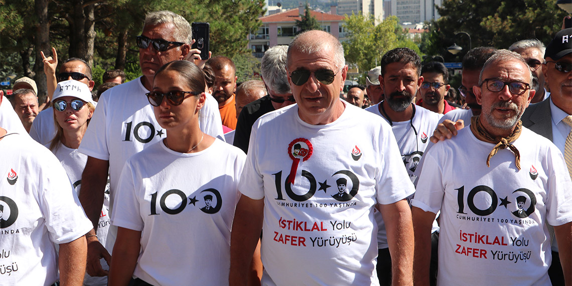 Ümit Özdağ ve partililer Ankara'ya yürüdü