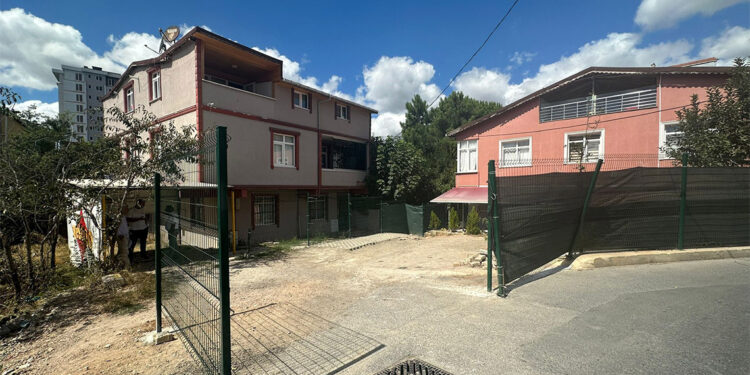 Ümraniye'de çit gerginliği yaşanıyor
