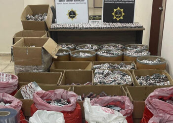 Mersin'de uyuşturucu imalatı baskını; 4 gözaltı