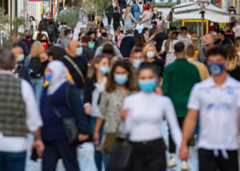 Maskeli günlere geri mi döneceğiz?