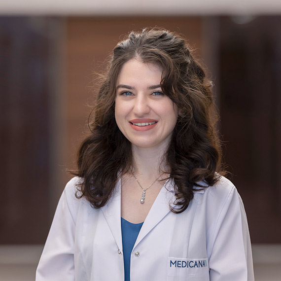 Medicana Ataköy Hastanesi Beslenme ve Diyet Bölümü uzmanlarından Dyt. Ayça Sena Yılmaz, Çocuklarda büyüme ve gelişmeyi desteklemek için günde 2-3 su bardağı süt tüketilmesi gerektiğini söyledi.