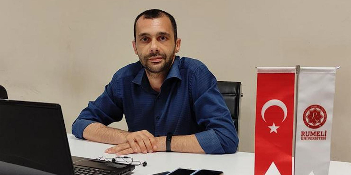 Ek tercih yapmanın püf noktalarına değinen Tanıtım Koordinatörü Cihan Kuzgun adaylara, "Bölümlerin taban puanlarına dikkat edin, açığı daha fazla olan bölümleri tercih edin" dedi.