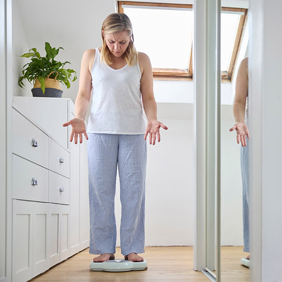 Yeditepe Üniversitesi Koşuyolu Hastanesi Uzm. Dyt., Uzm. Klinik Psikolog Merve Öz, menopoz göbeği ile başa çıkmak için öneriler verdi.