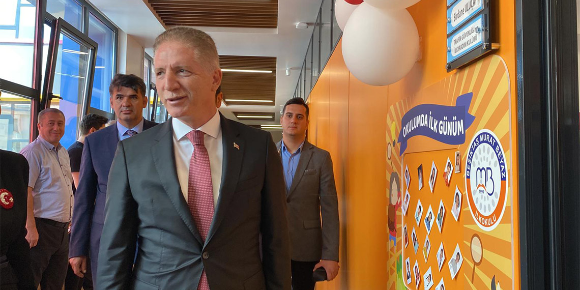 Beşiktaş'ta İlköğretim Haftası Kutlama Programı'na katılan İstanbul Valisi Davut Gül, İstanbul'da milli eğitim temel politikalarını 4 farklı proje ile yürüteceklerini açıkladı.