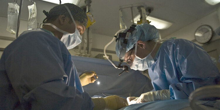 Kadının karnında cerrahi alet unutuldu, 18 ay sonra çıkartıldı