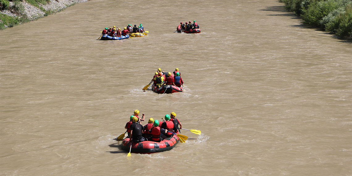 Van'da başlayıp, Irak'ta Dicle Nehri ile birleşen ve Türkiye sınırları içerisinde uzunluğu 426 kilometre olan Zap Suyu'nun debisi 5 yılda yüzde 54 düştü.