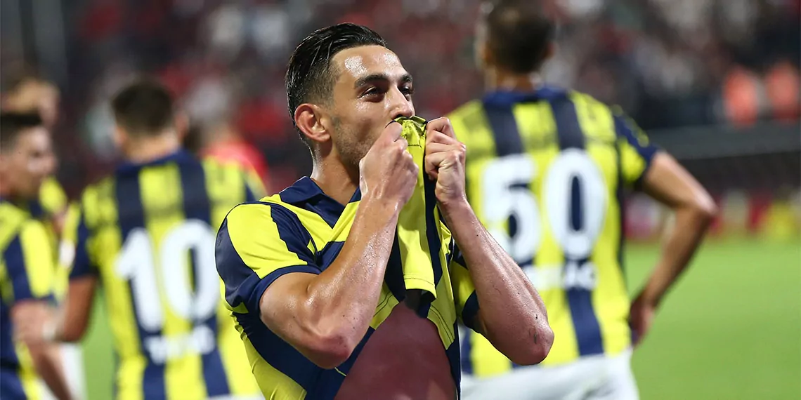 Fenerbahçe 10 maçta galip gelerek yoluna dolu dizgin devam ediyor. Fenerbahçe 10'da 10 yaparak devam ettiği ligde +24 averajla lider durumda bulunurken, golcüsü dzeko 10 maçta 10'uncu golüne ulaştı.