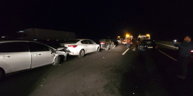 11 aracın karıştığı zincirleme kazada 7 kişi yaralandı