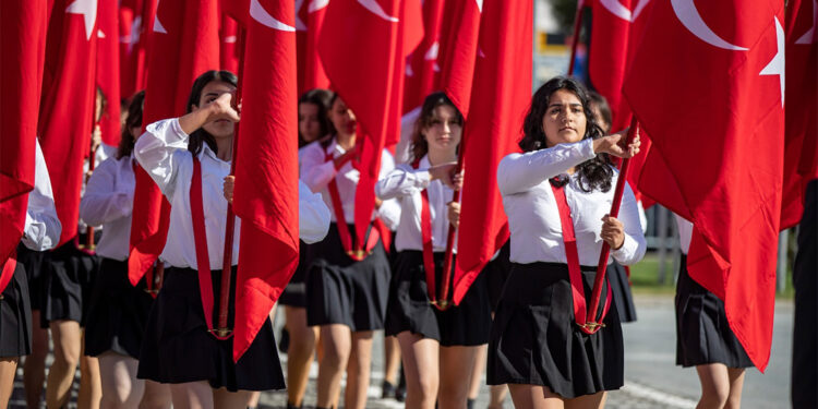 Cumhuriyet coşkusu İzmir’in her yerine yayılacak