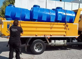 Bodrum'da su sıkıntısı çeken halka su deposu desteği