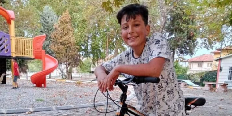 12 yaşındaki Dursun Efe bıçaklanarak öldürülmüş